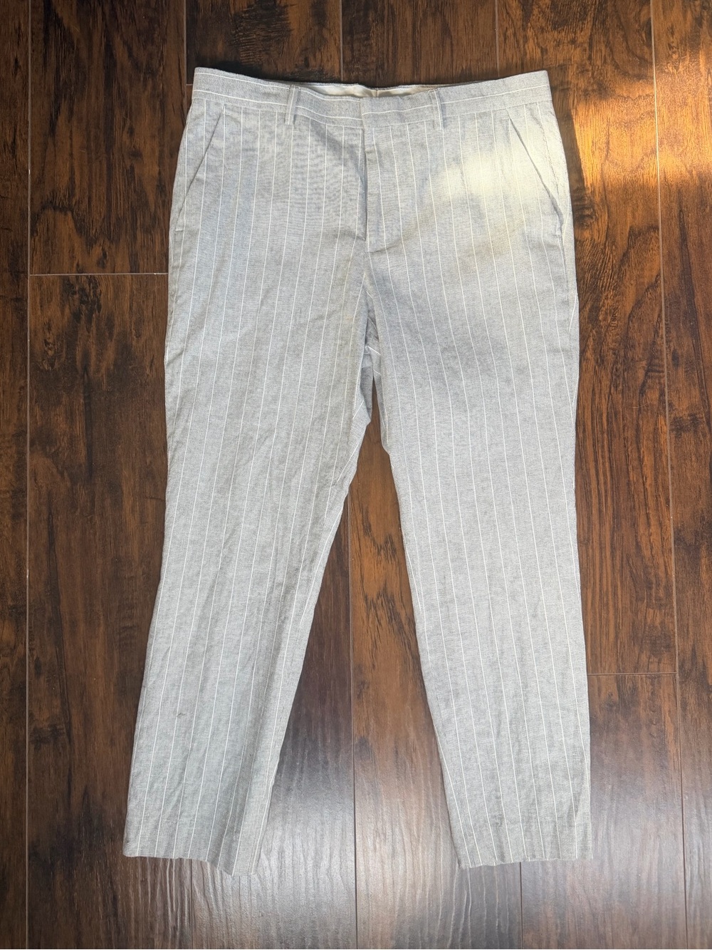 EXPRESS Men's Light Gray Pinstripe Dress Pants - Extra Slim - 32x30